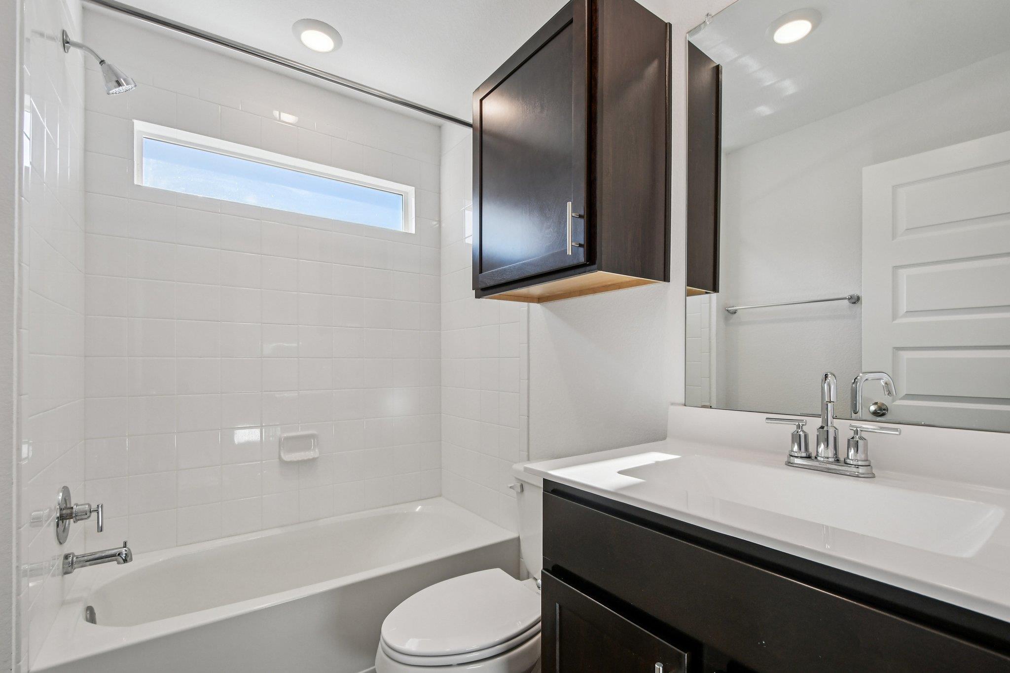 504 Elm Creek Dr, Hutto, TX 78634