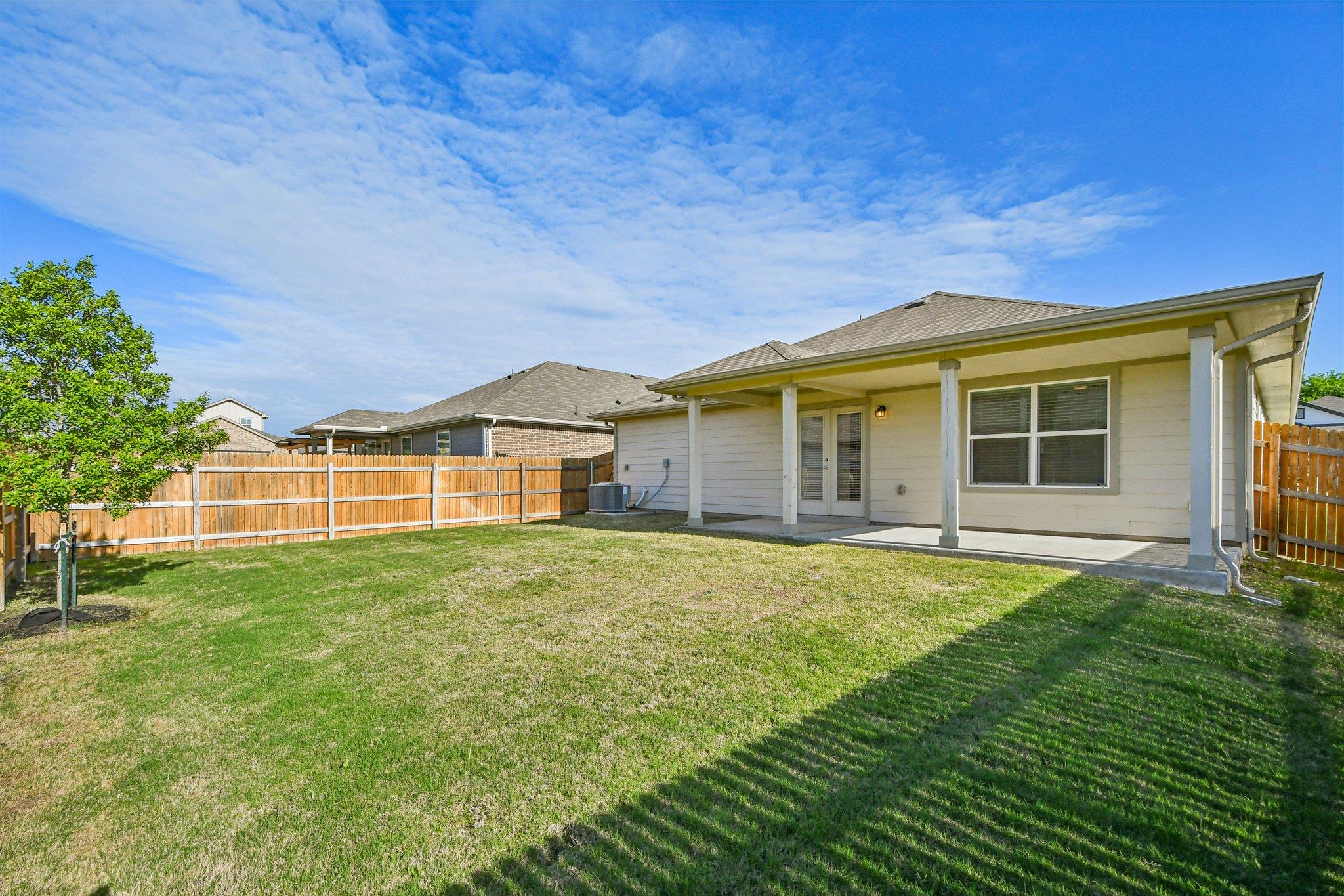 504 Elm Creek Dr, Hutto, TX 78634