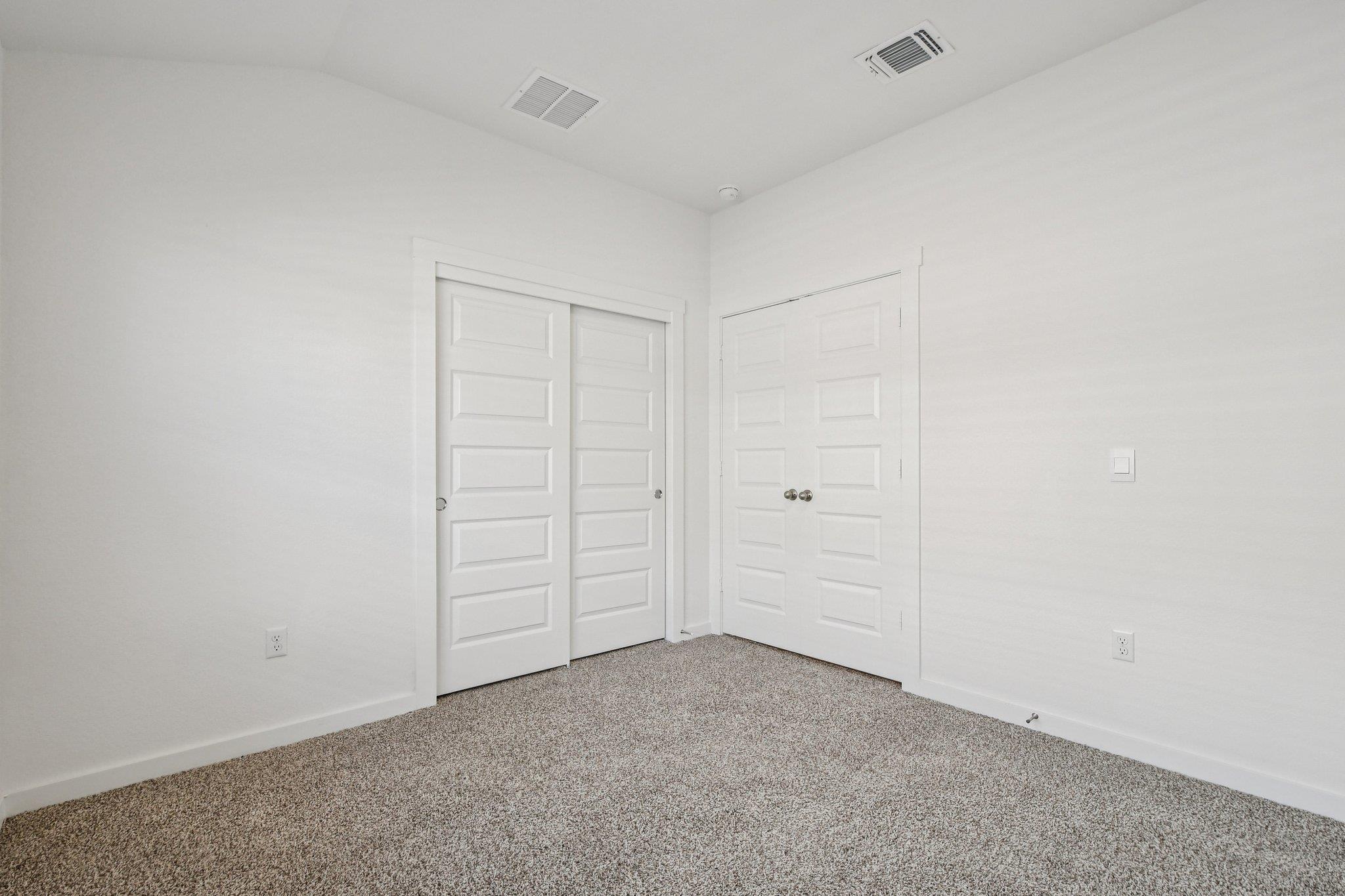 504 Elm Creek Dr, Hutto, TX 78634