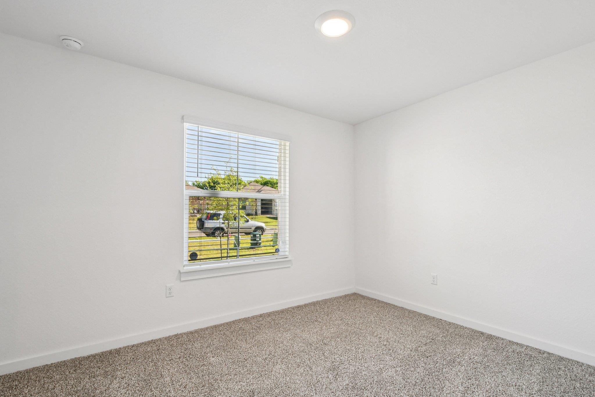 504 Elm Creek Dr, Hutto, TX 78634