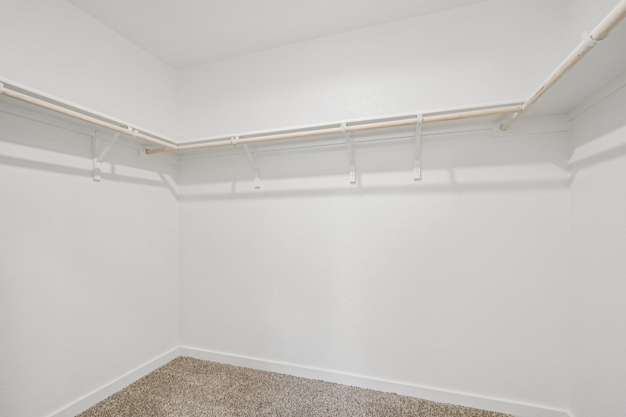 504 Elm Creek Dr, Hutto, TX 78634