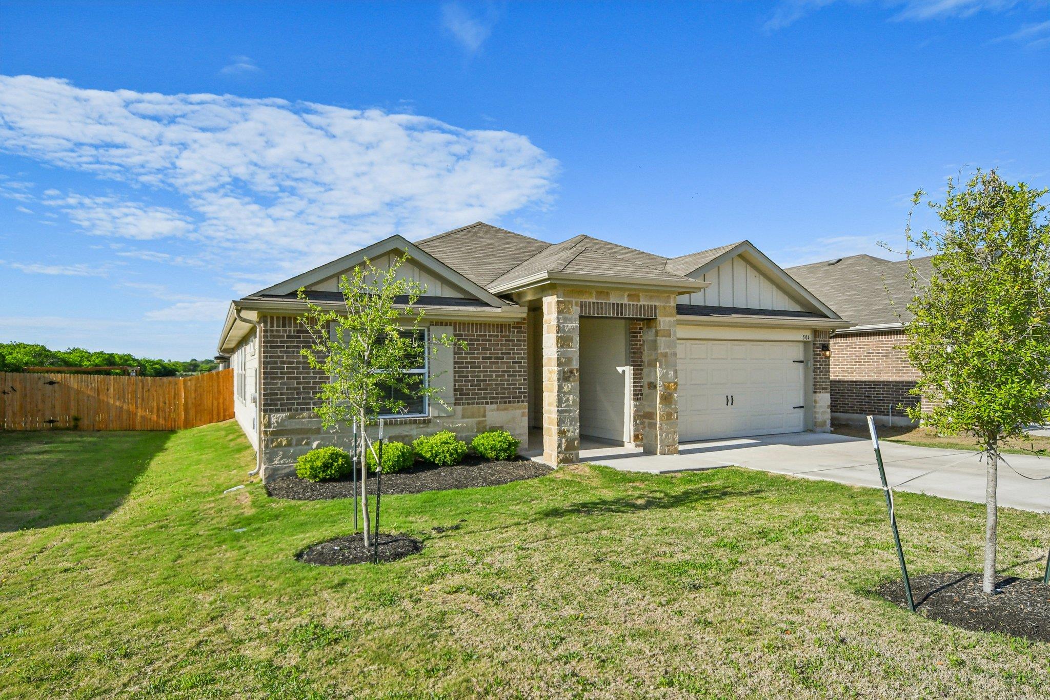 504 Elm Creek Dr, Hutto, TX 78634