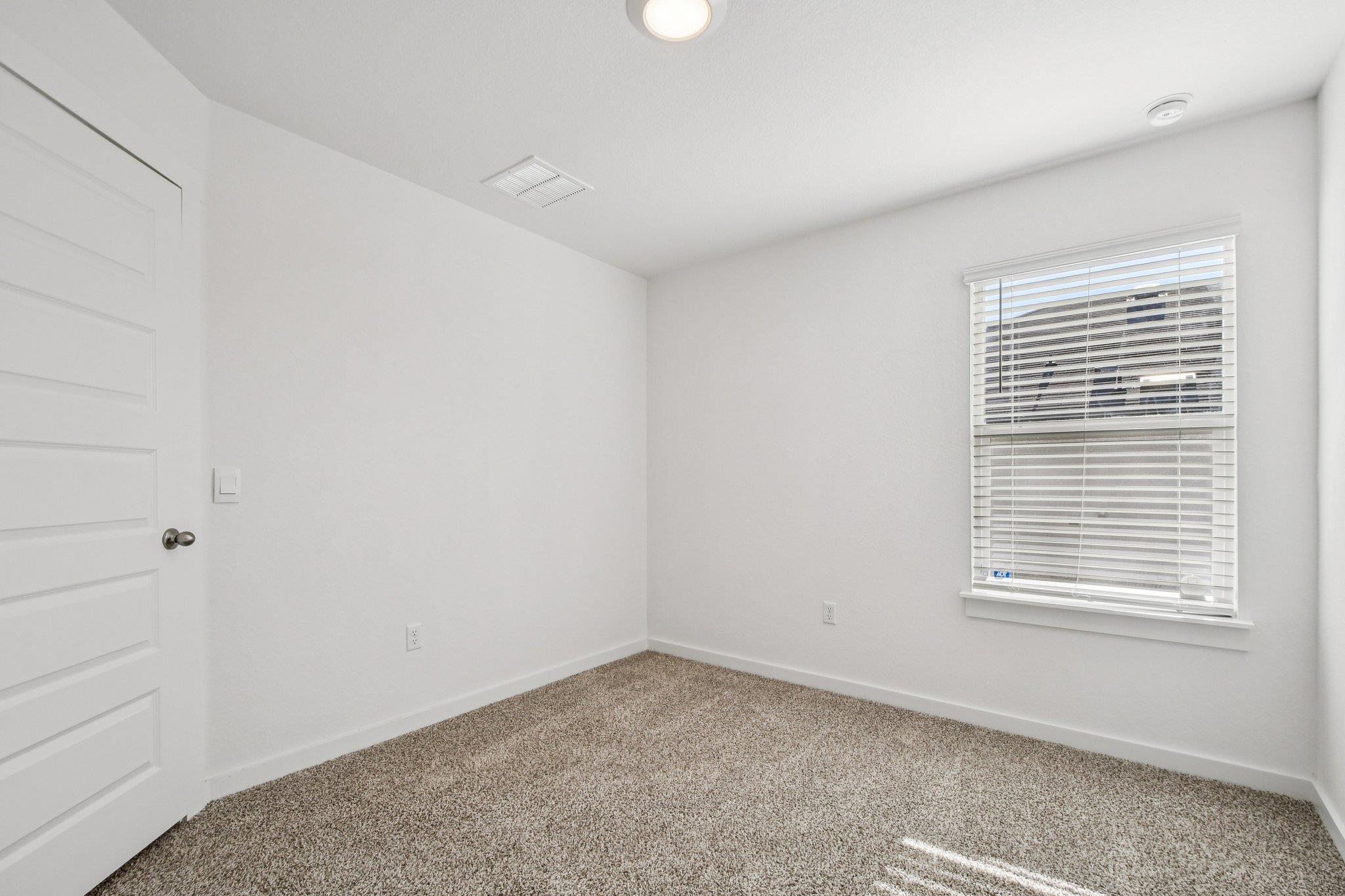 504 Elm Creek Dr, Hutto, TX 78634