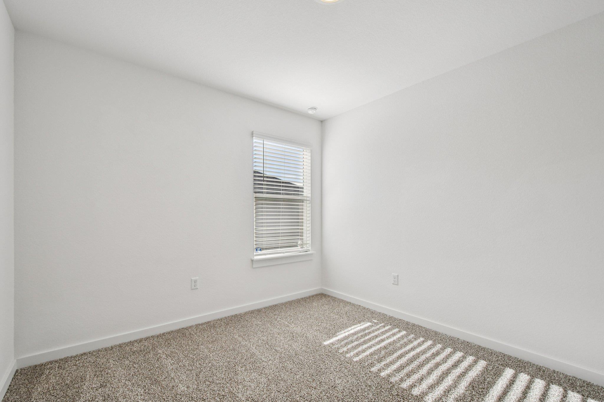 504 Elm Creek Dr, Hutto, TX 78634