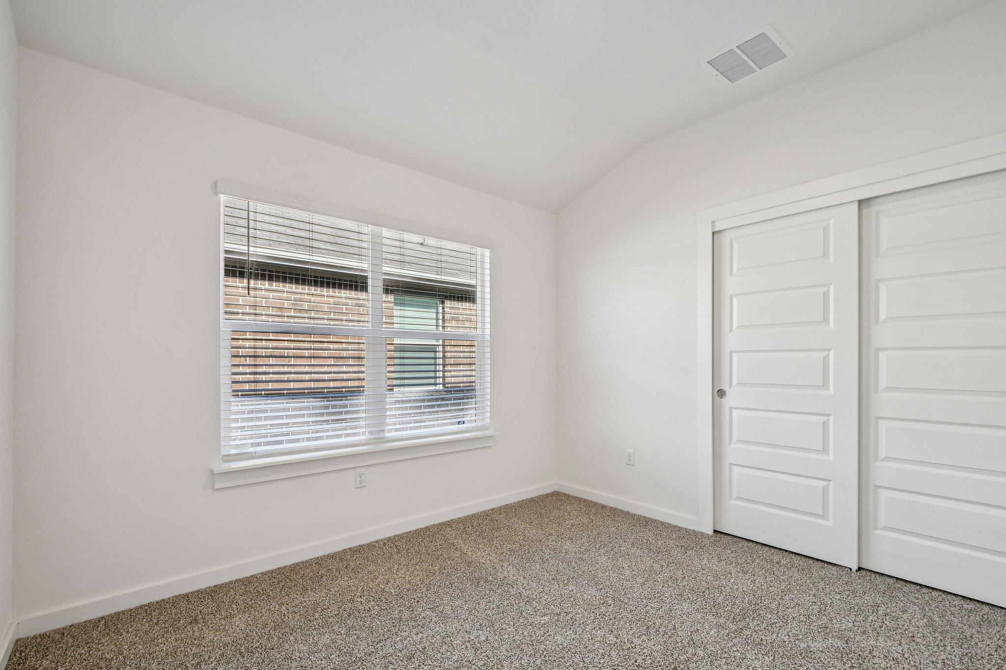 504 Elm Creek Dr, Hutto, TX 78634