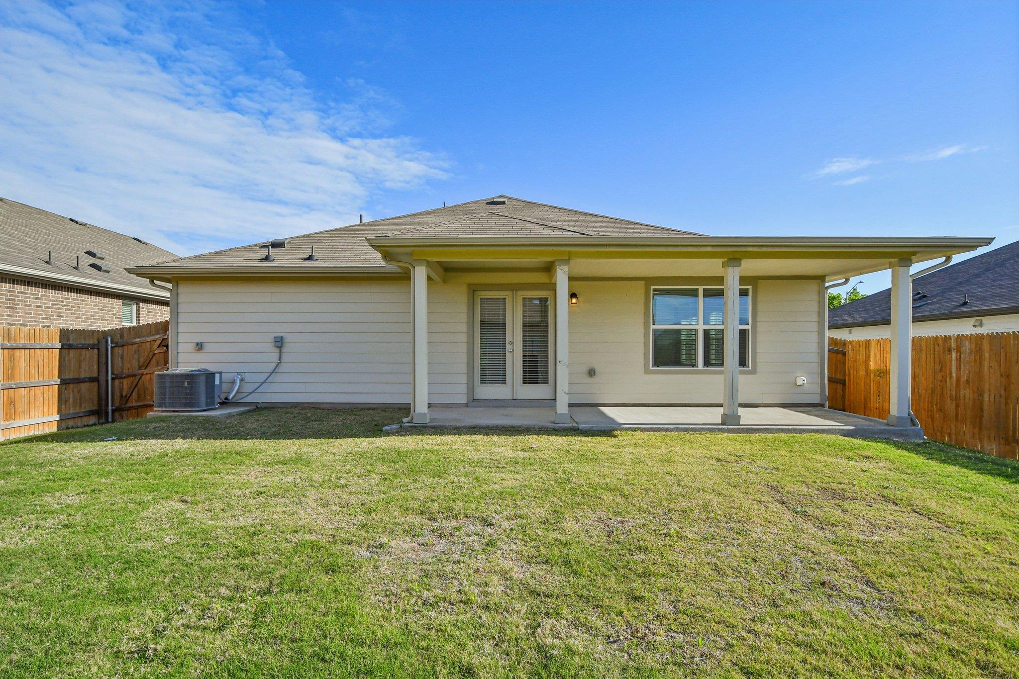 504 Elm Creek Dr, Hutto, TX 78634