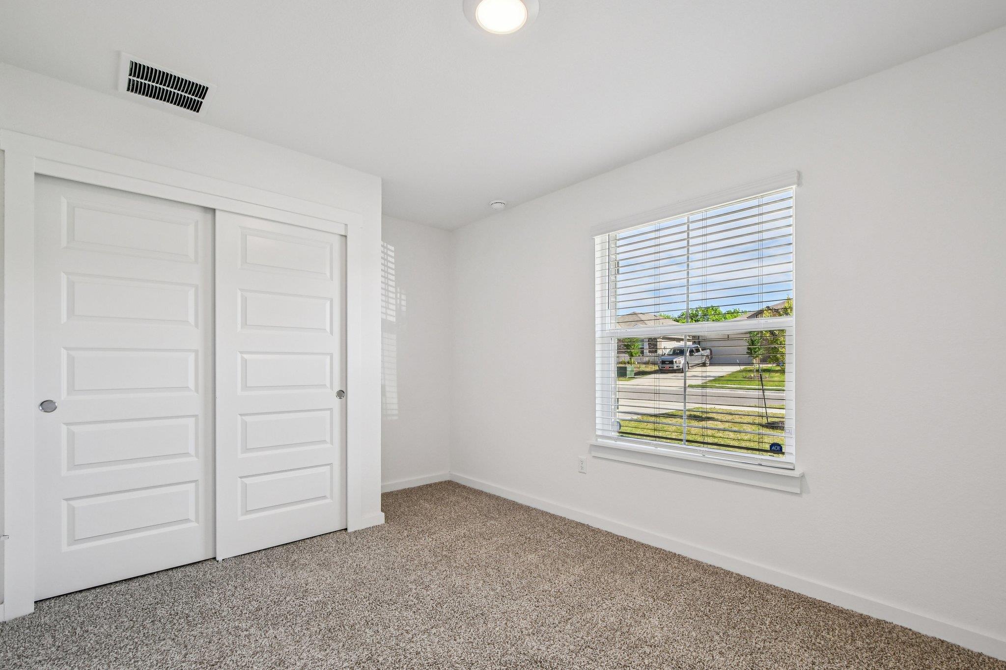 504 Elm Creek Dr, Hutto, TX 78634