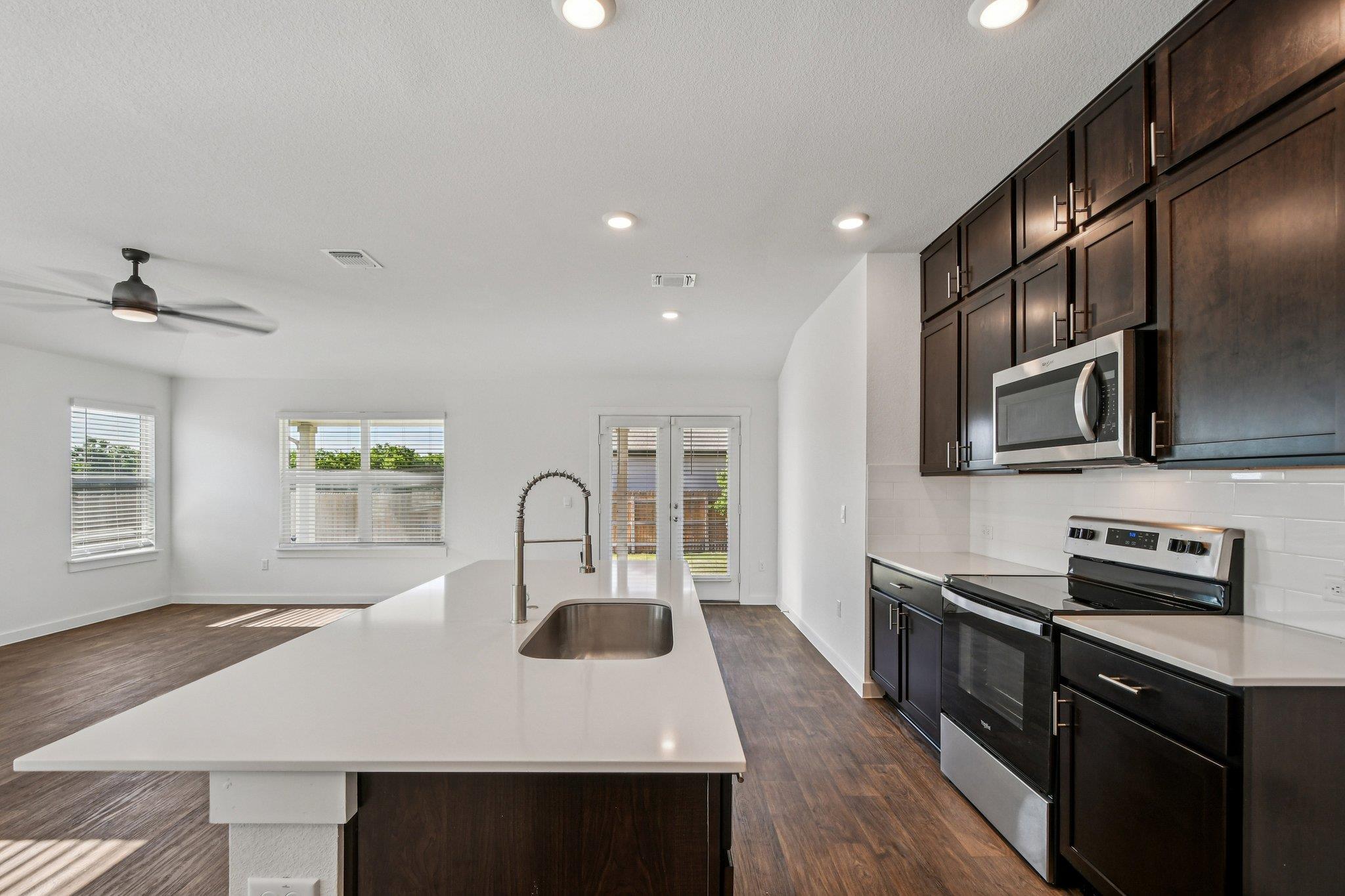 504 Elm Creek Dr, Hutto, TX 78634