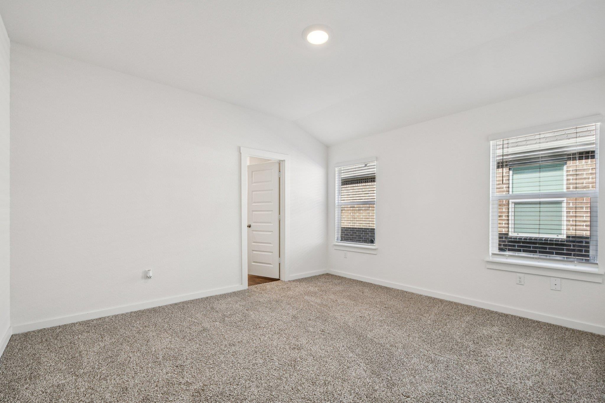 504 Elm Creek Dr, Hutto, TX 78634