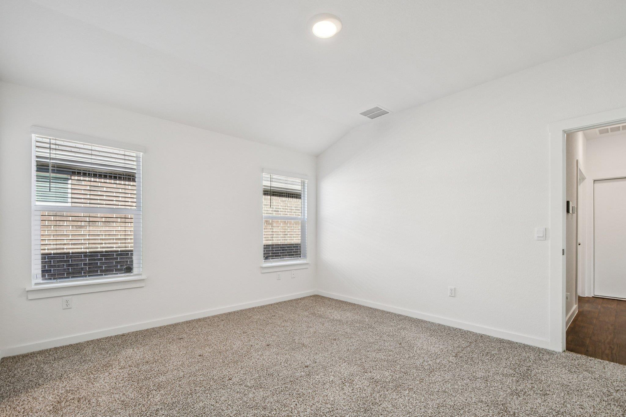 504 Elm Creek Dr, Hutto, TX 78634