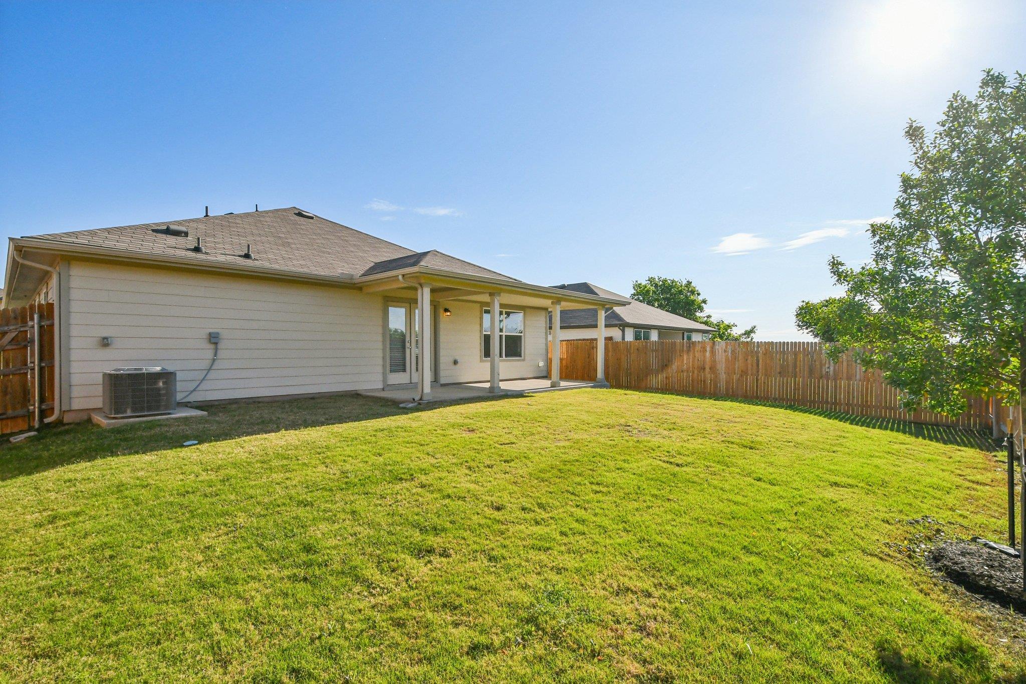 504 Elm Creek Dr, Hutto, TX 78634