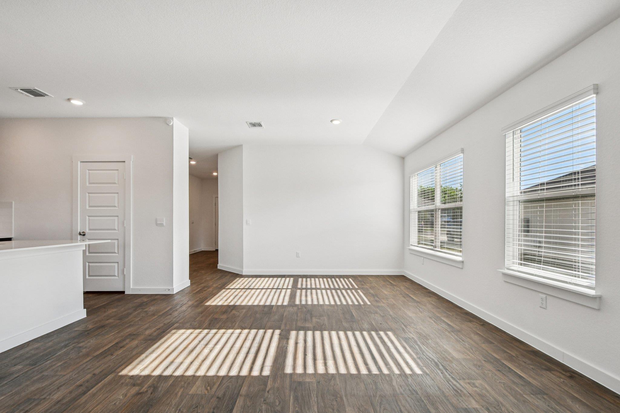 504 Elm Creek Dr, Hutto, TX 78634