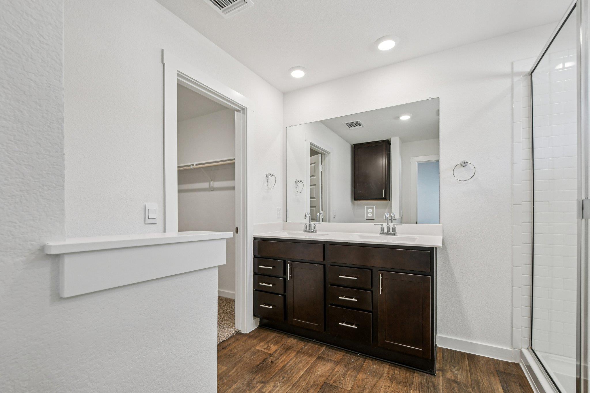 504 Elm Creek Dr, Hutto, TX 78634