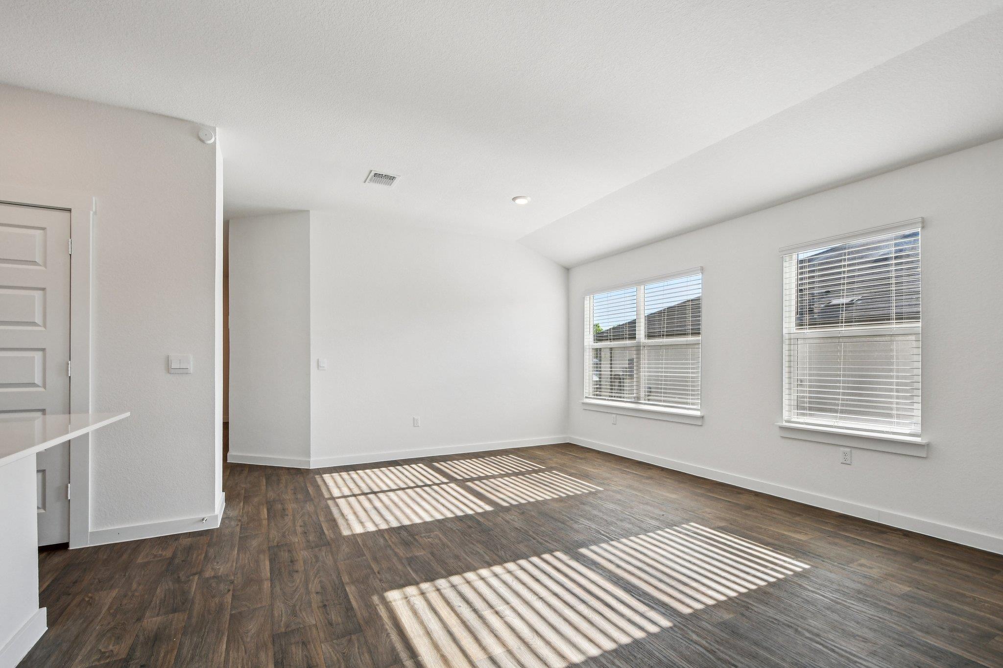 504 Elm Creek Dr, Hutto, TX 78634