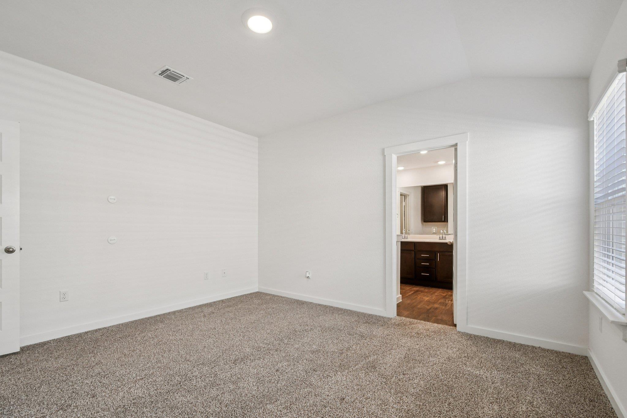 504 Elm Creek Dr, Hutto, TX 78634