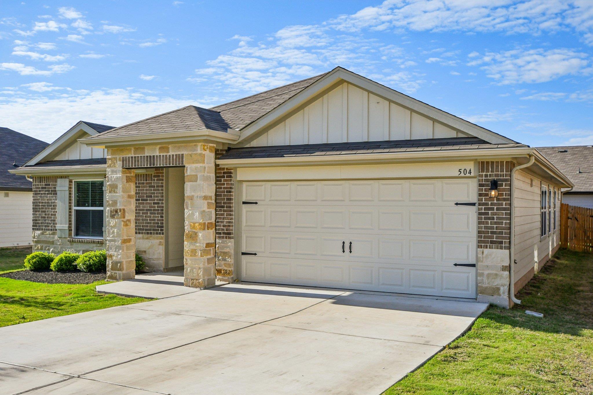 504 Elm Creek Dr, Hutto, TX 78634