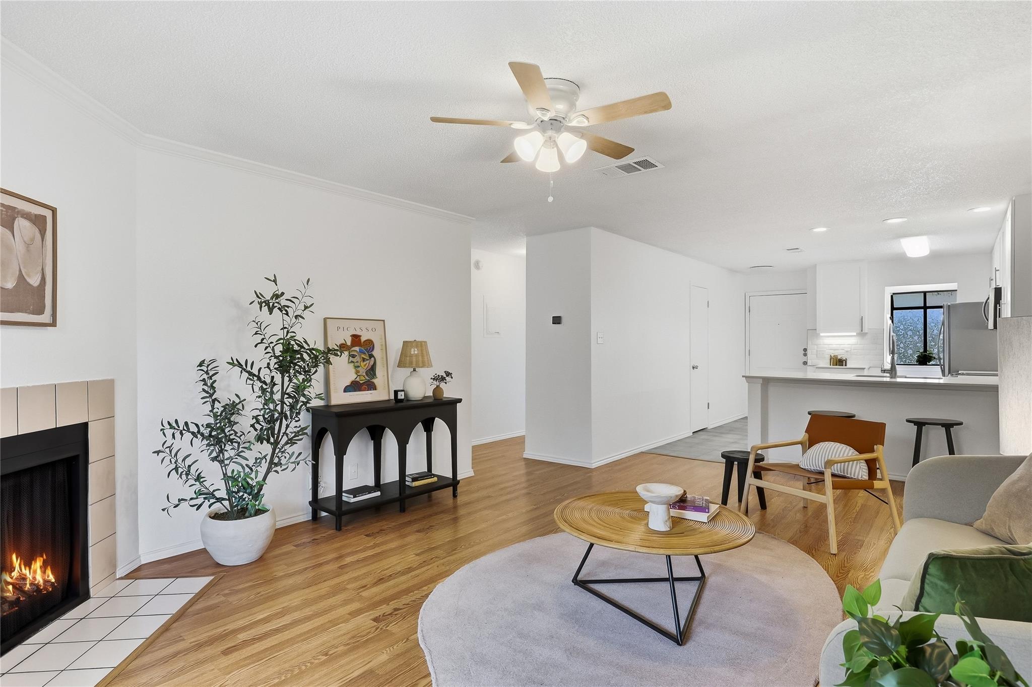 2215 Post Rd # 2070, Austin, TX 78704