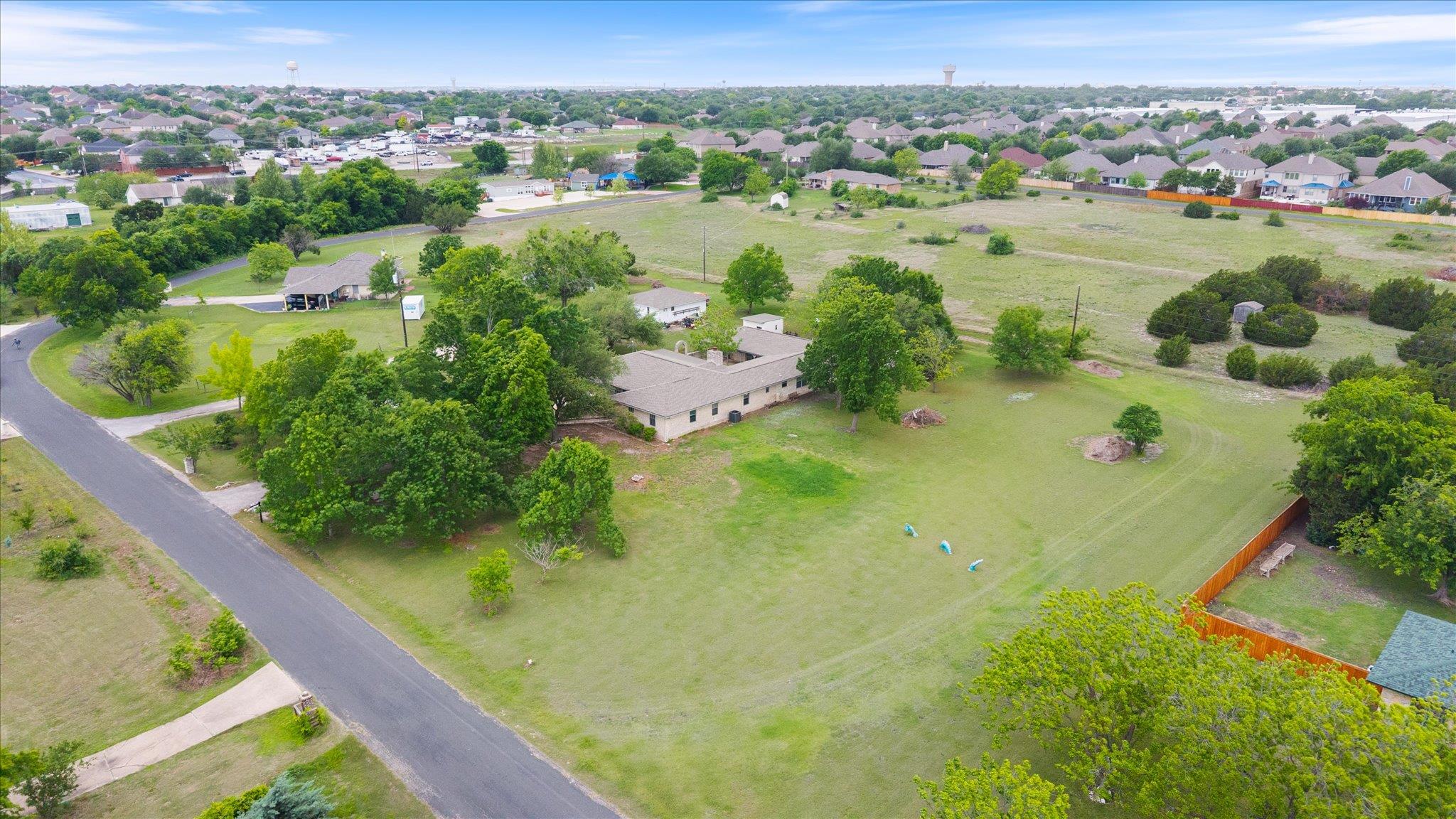 8 VALLEY CREEK Rd, Round Rock, TX 78664