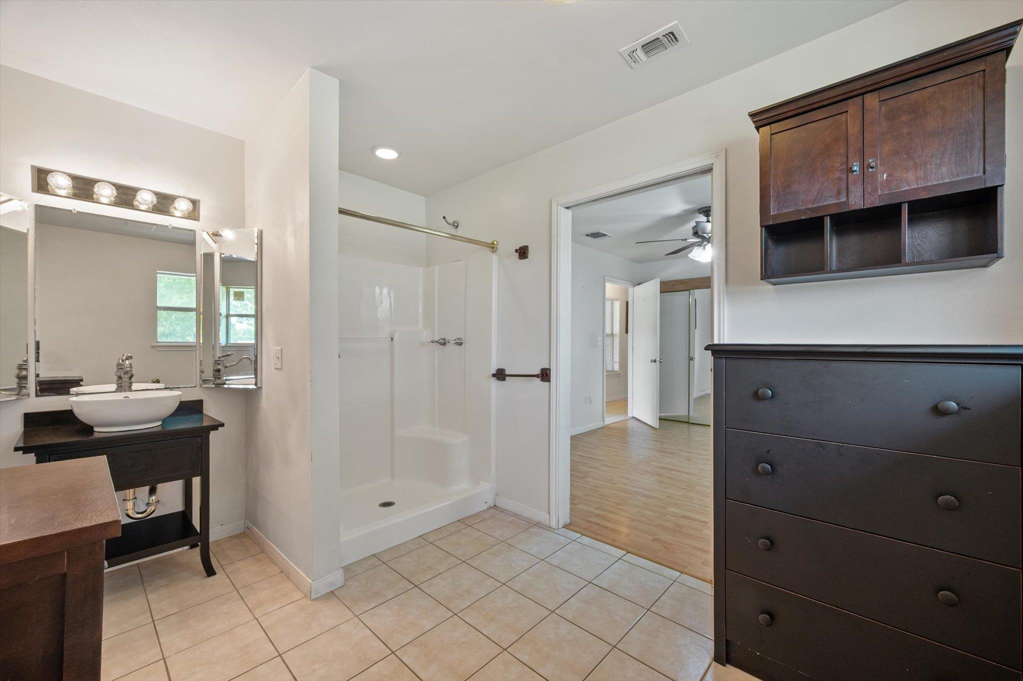 8 VALLEY CREEK Rd, Round Rock, TX 78664
