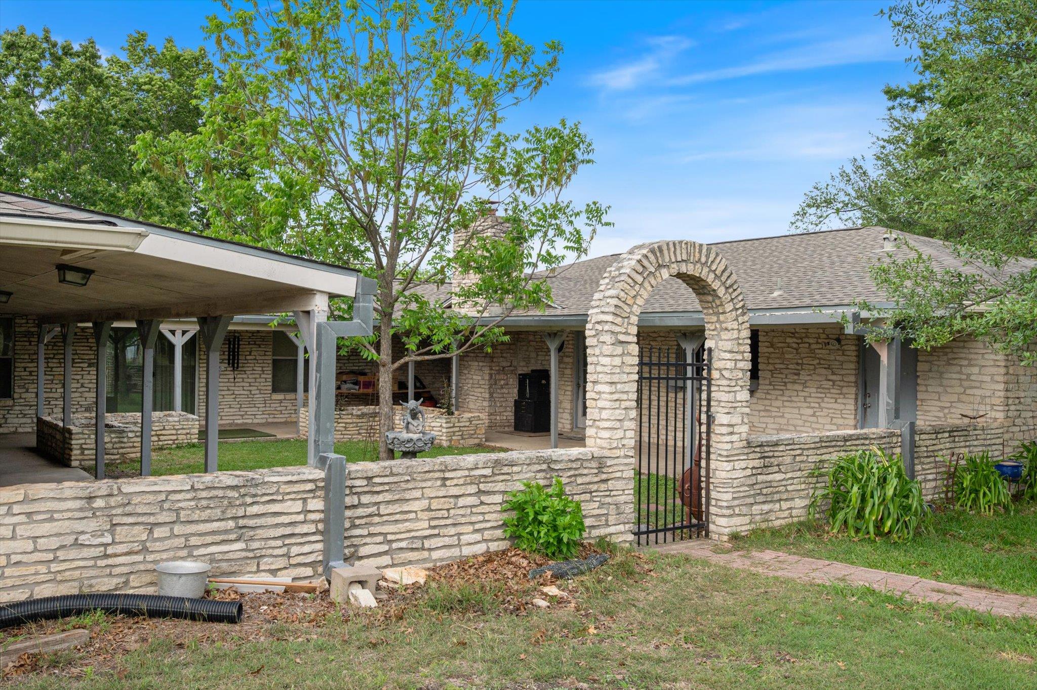 8 VALLEY CREEK Rd, Round Rock, TX 78664