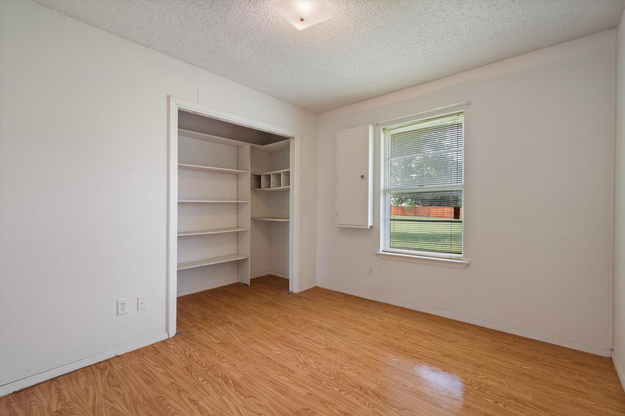 8 VALLEY CREEK Rd, Round Rock, TX 78664
