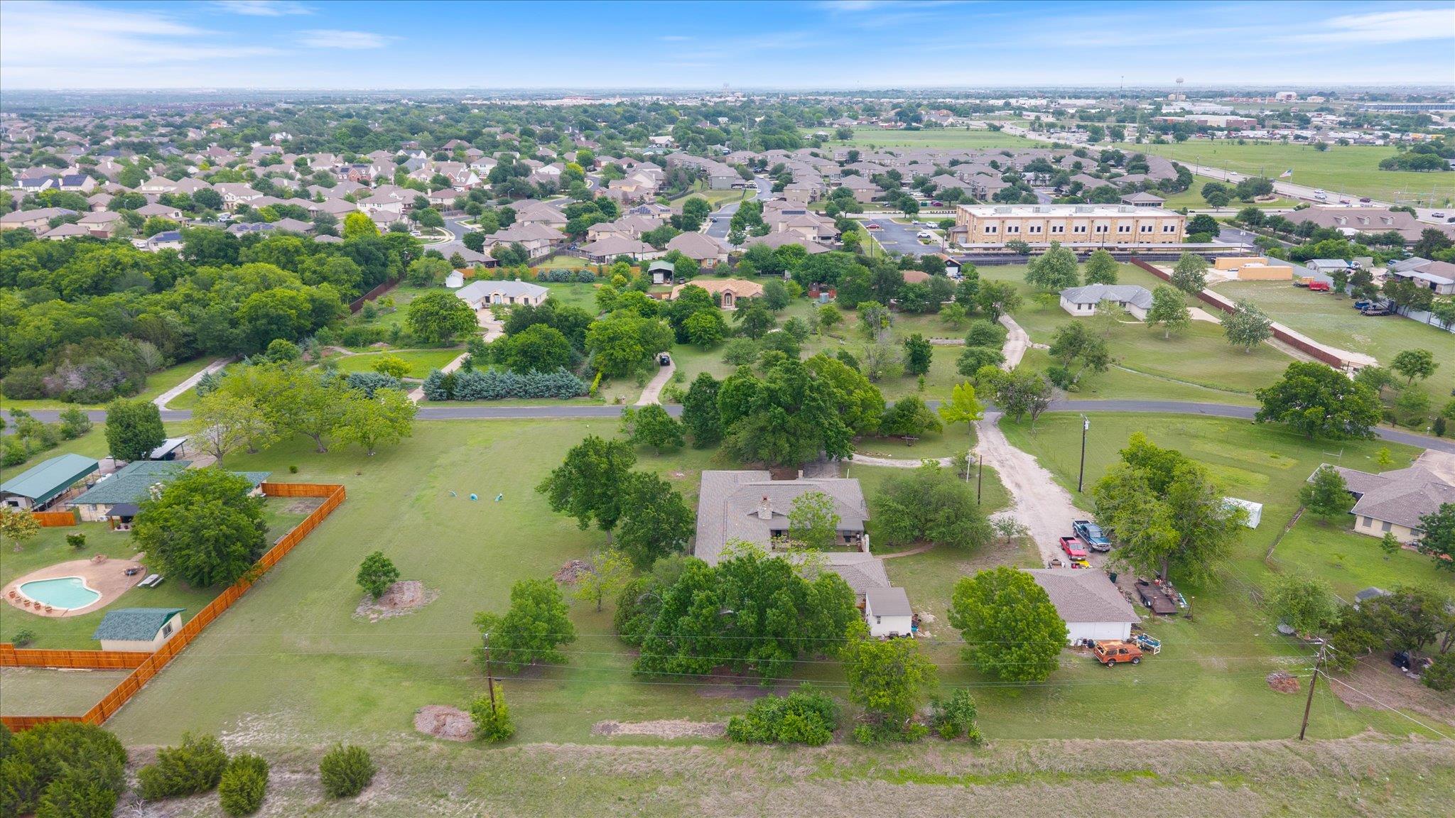 8 VALLEY CREEK Rd, Round Rock, TX 78664