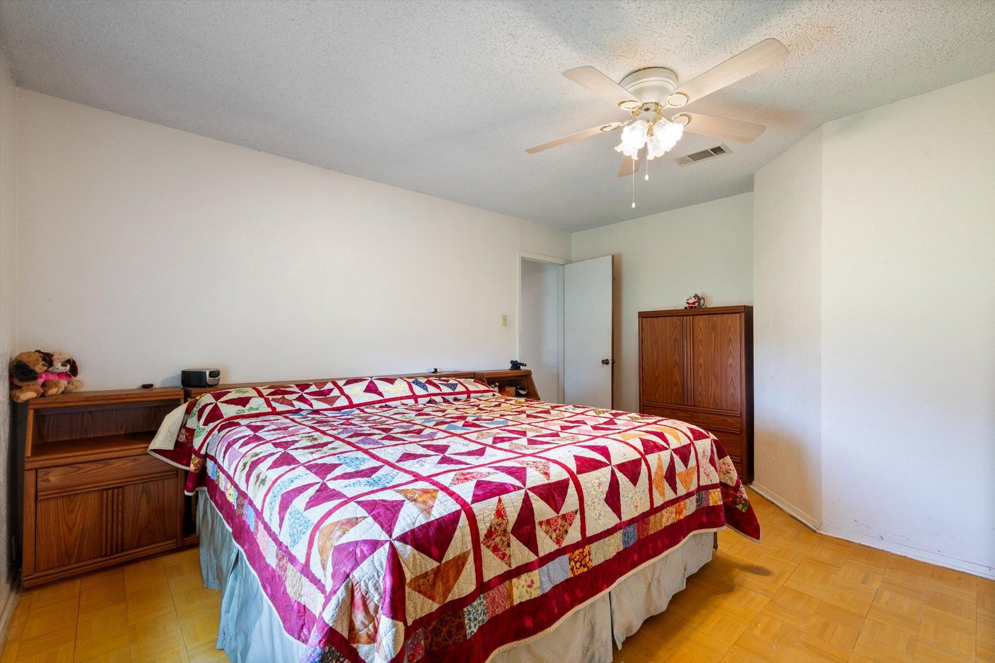 8 VALLEY CREEK Rd, Round Rock, TX 78664
