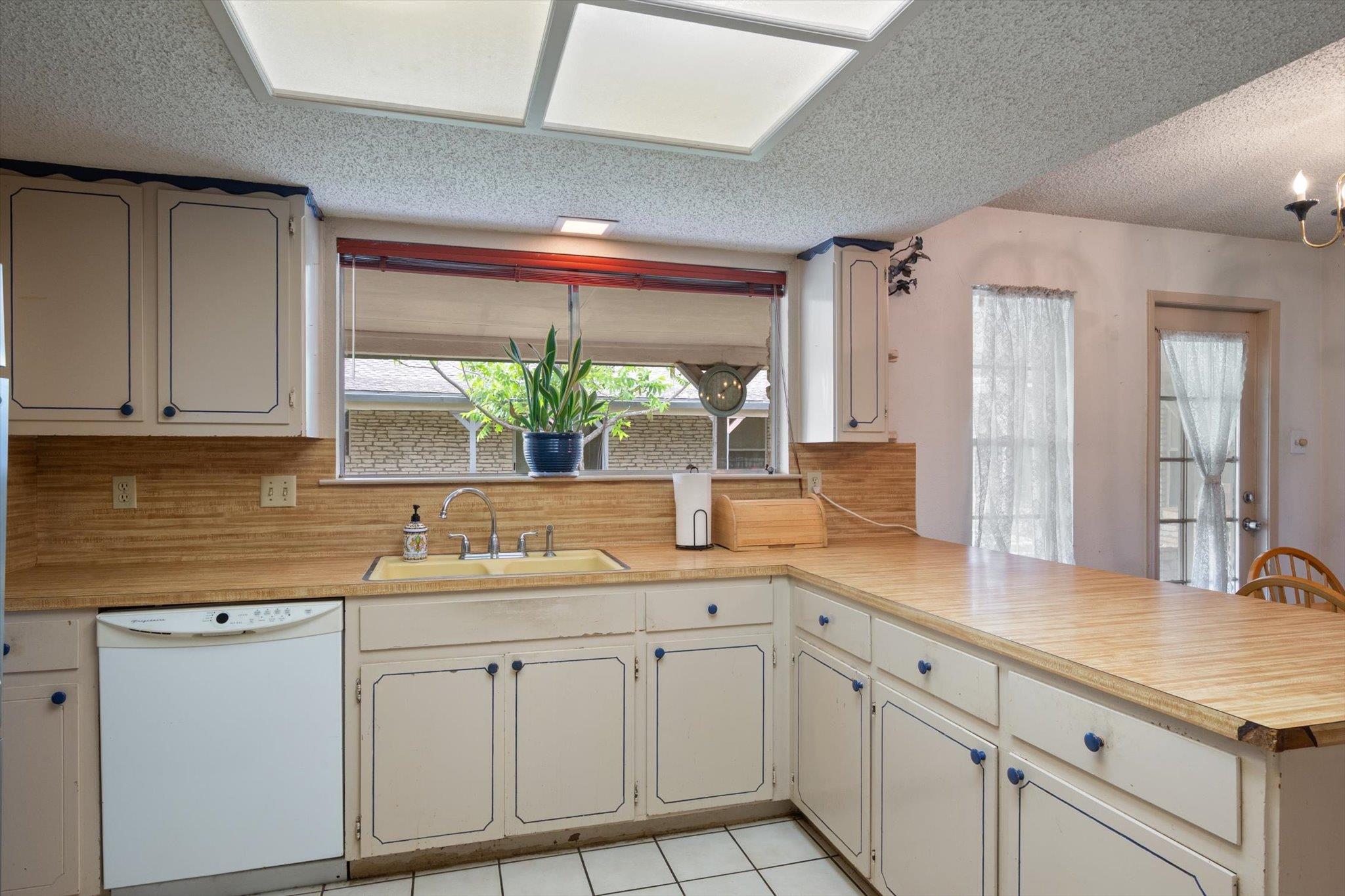 8 VALLEY CREEK Rd, Round Rock, TX 78664