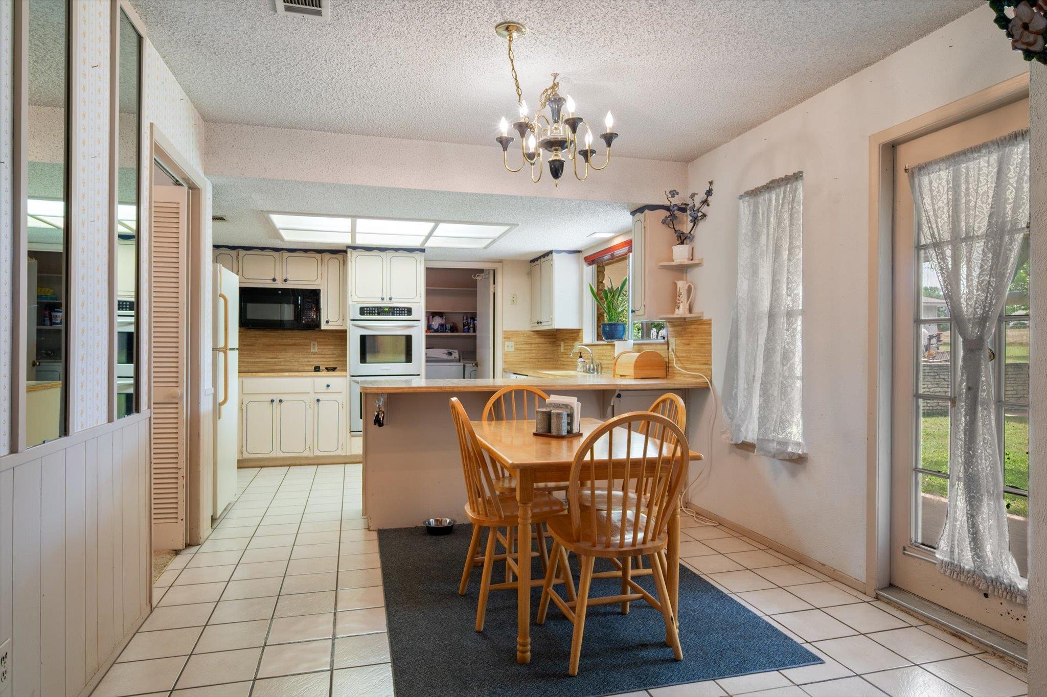 8 VALLEY CREEK Rd, Round Rock, TX 78664