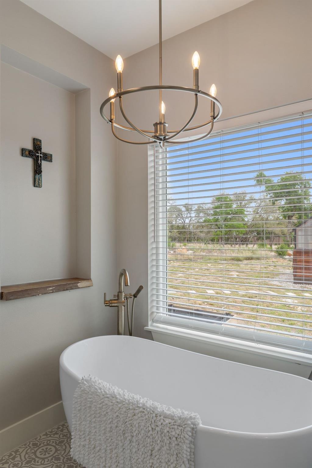 889 Brock Hollow Dr, Johnson City, TX 78636