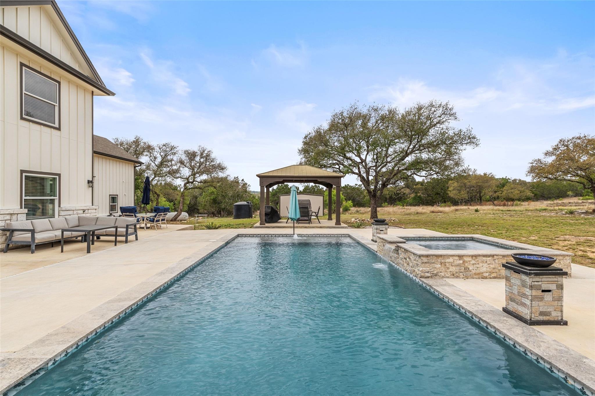 889 Brock Hollow Dr, Johnson City, TX 78636