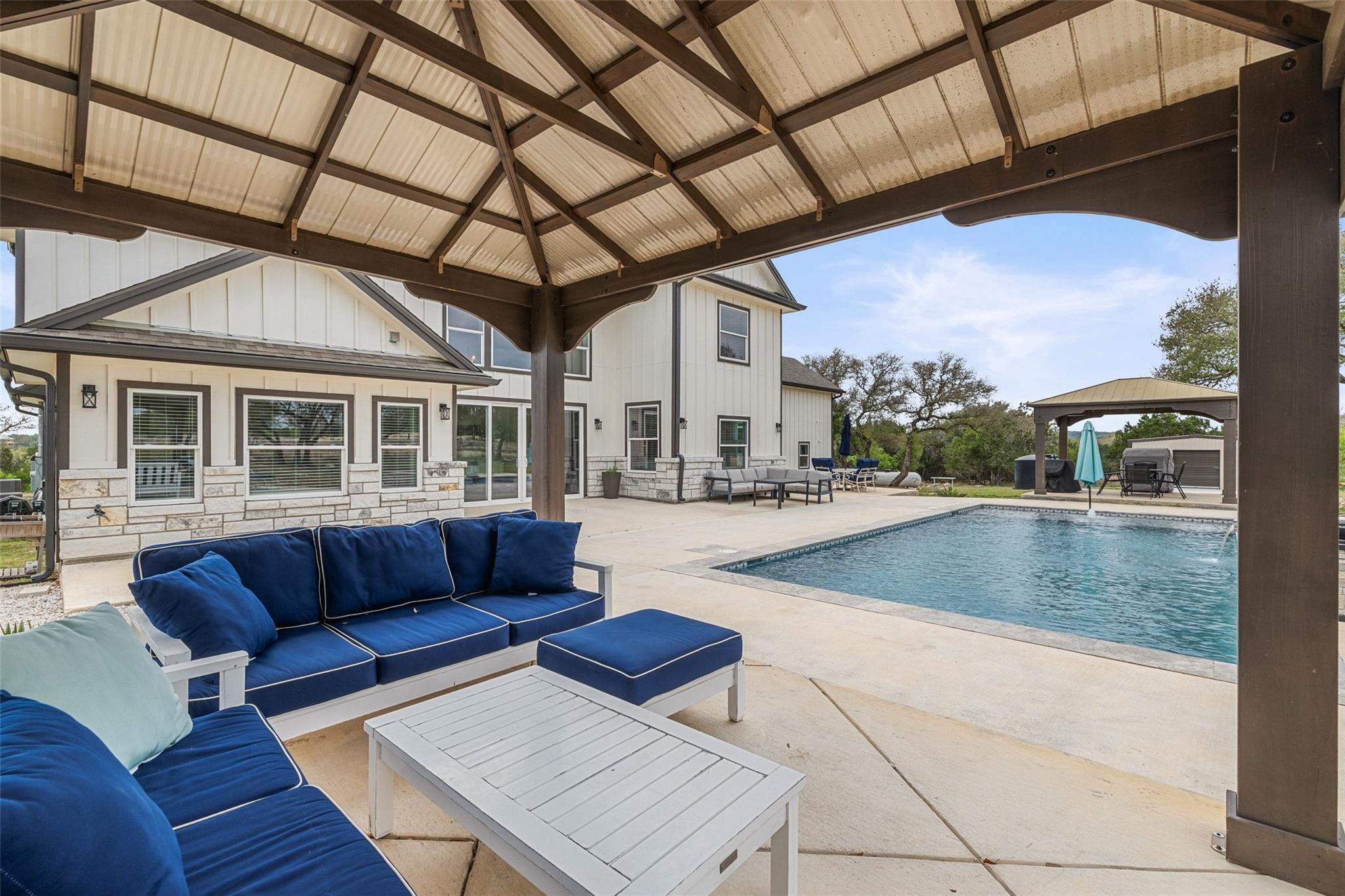 889 Brock Hollow Dr, Johnson City, TX 78636