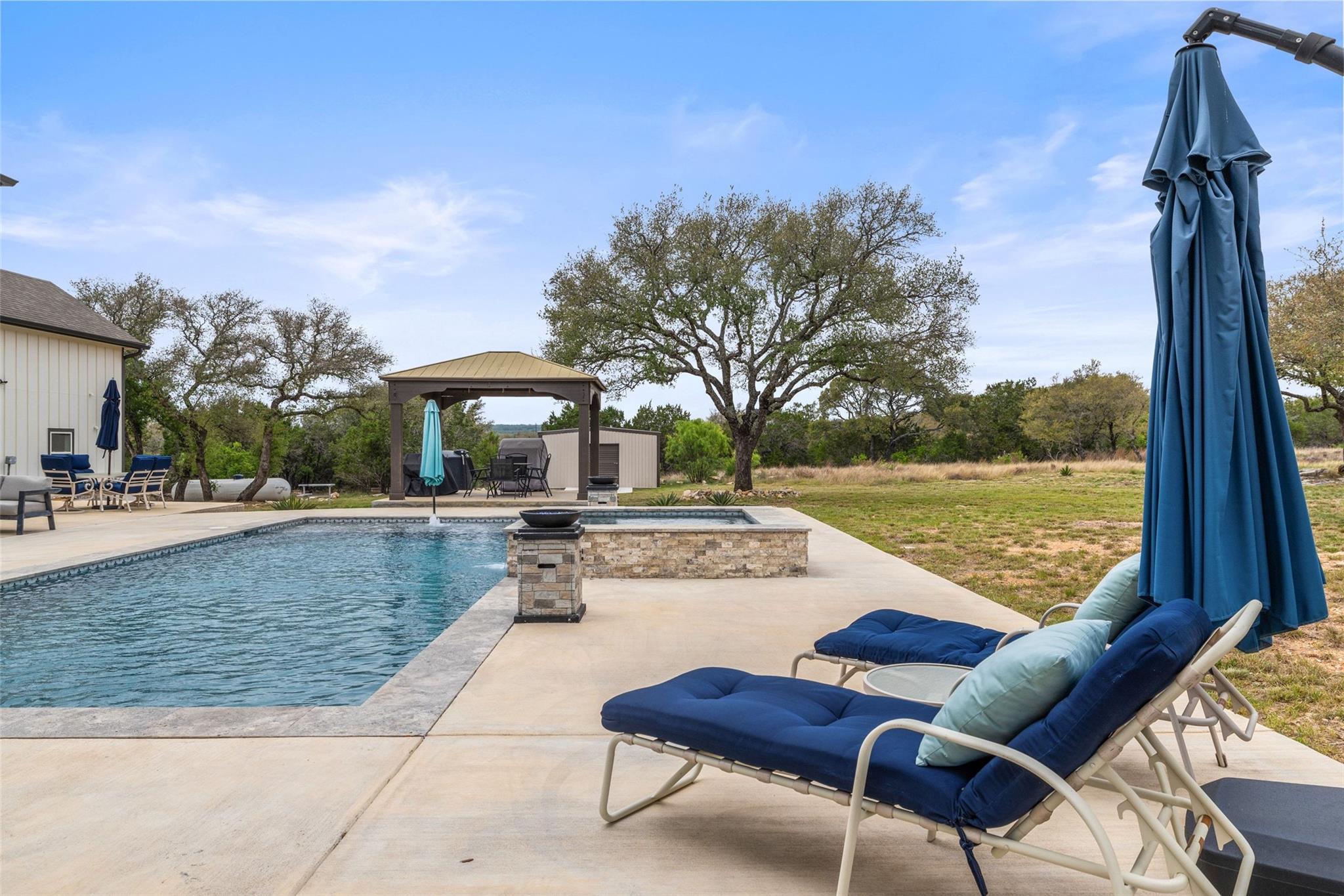 889 Brock Hollow Dr, Johnson City, TX 78636