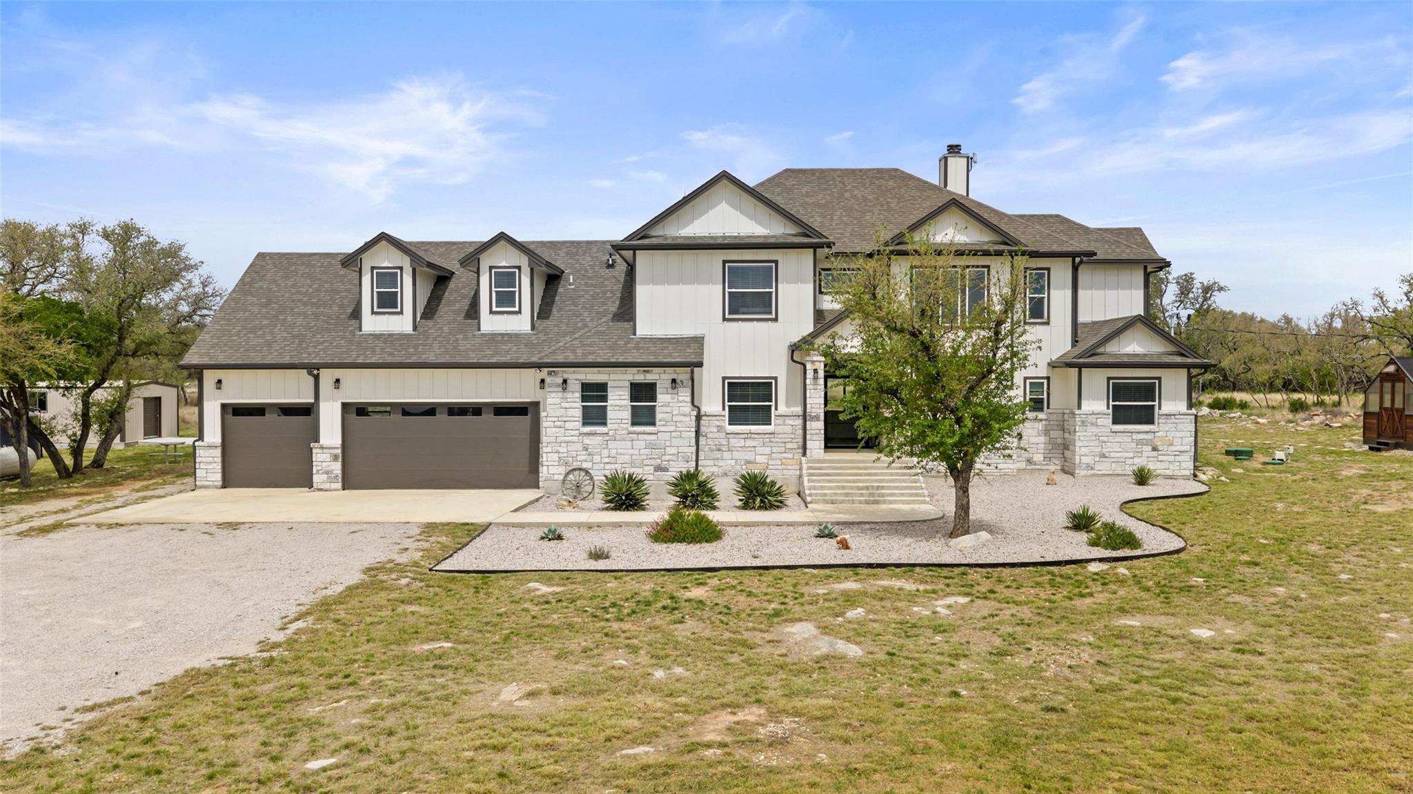 889 Brock Hollow Dr, Johnson City, TX 78636