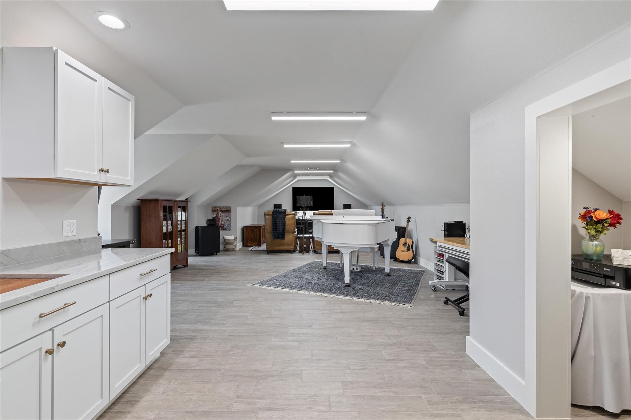 889 Brock Hollow Dr, Johnson City, TX 78636