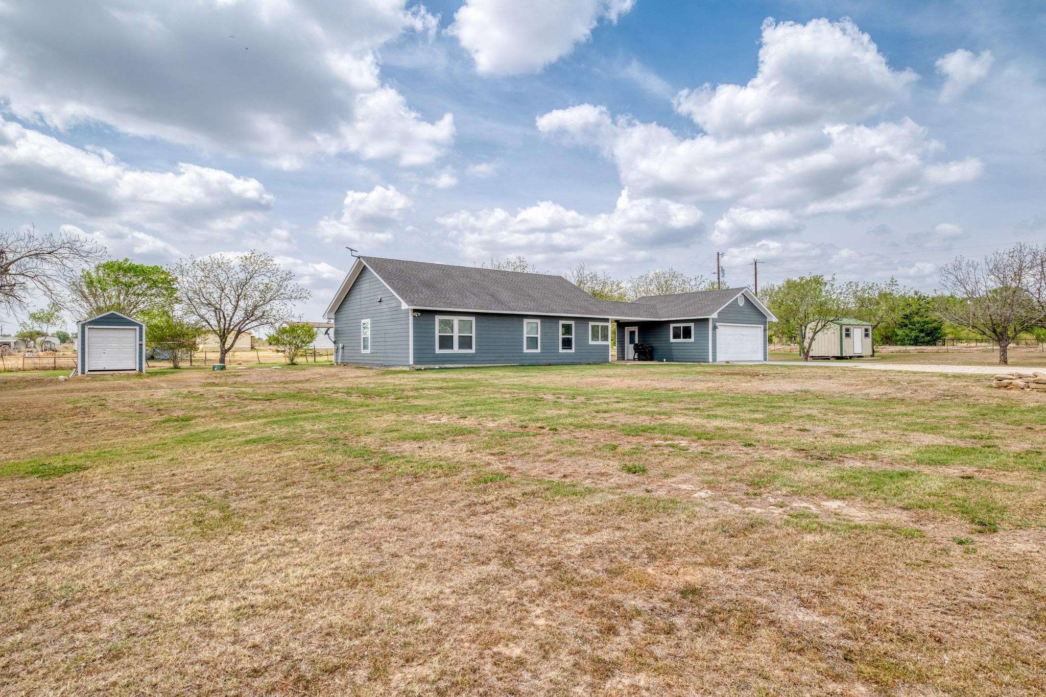 2950 County Road 484 Rd, Elgin, TX 78621