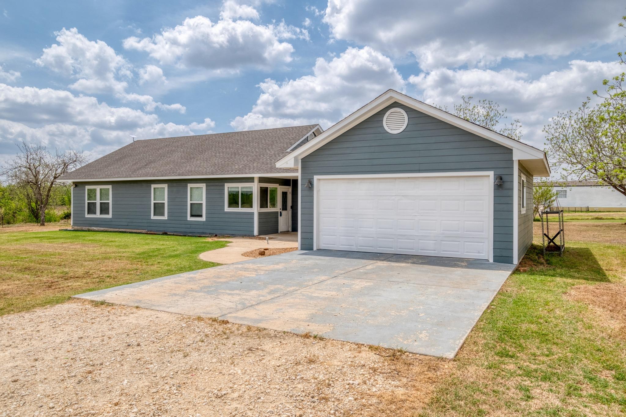 2950 County Road 484 Rd, Elgin, TX 78621