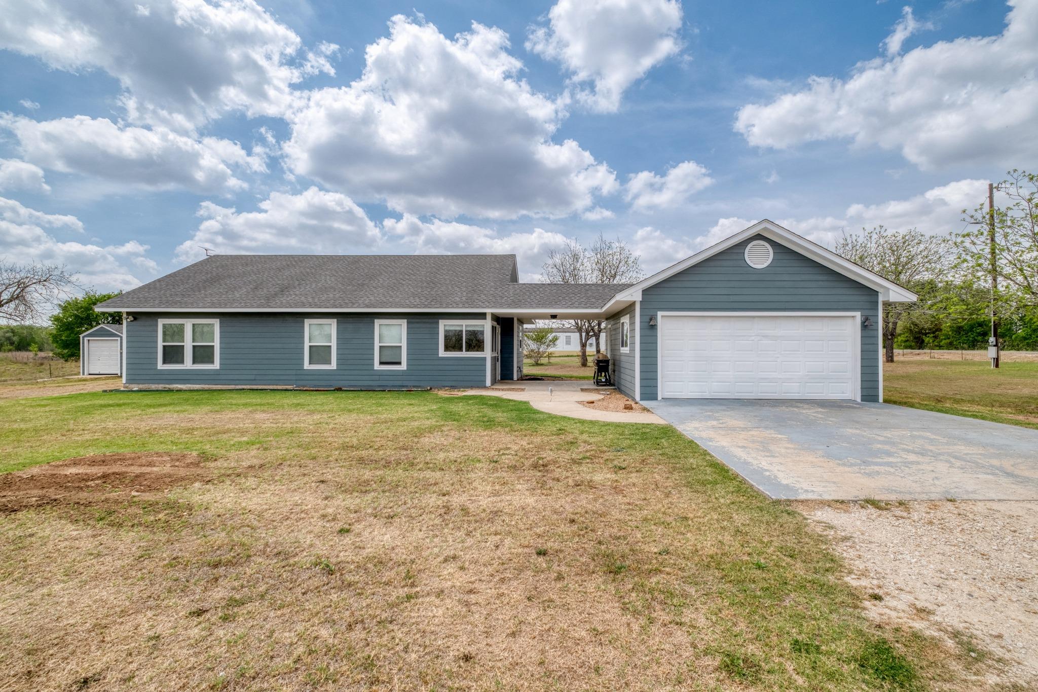 2950 County Road 484 Rd, Elgin, TX 78621
