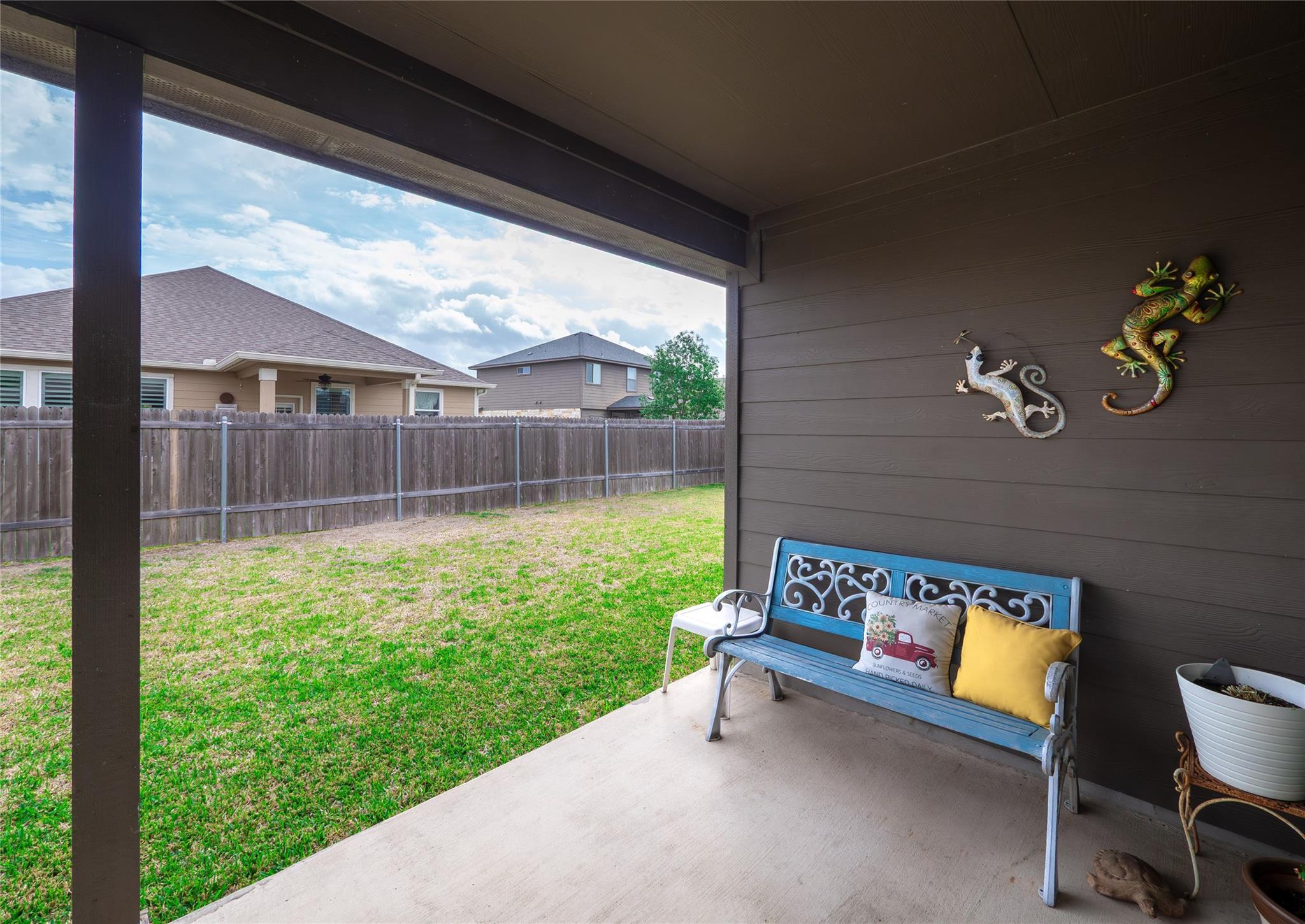 614 Lantana Ave, Lockhart, TX 78644