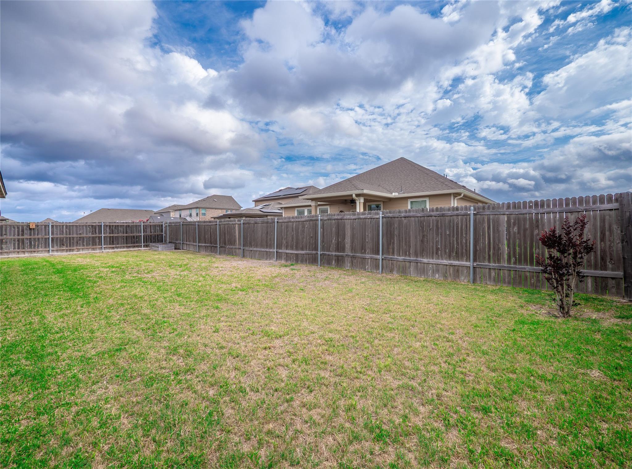 614 Lantana Ave, Lockhart, TX 78644