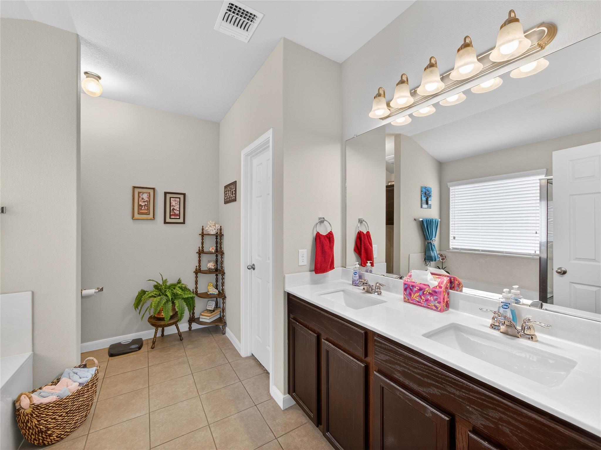 614 Lantana Ave, Lockhart, TX 78644