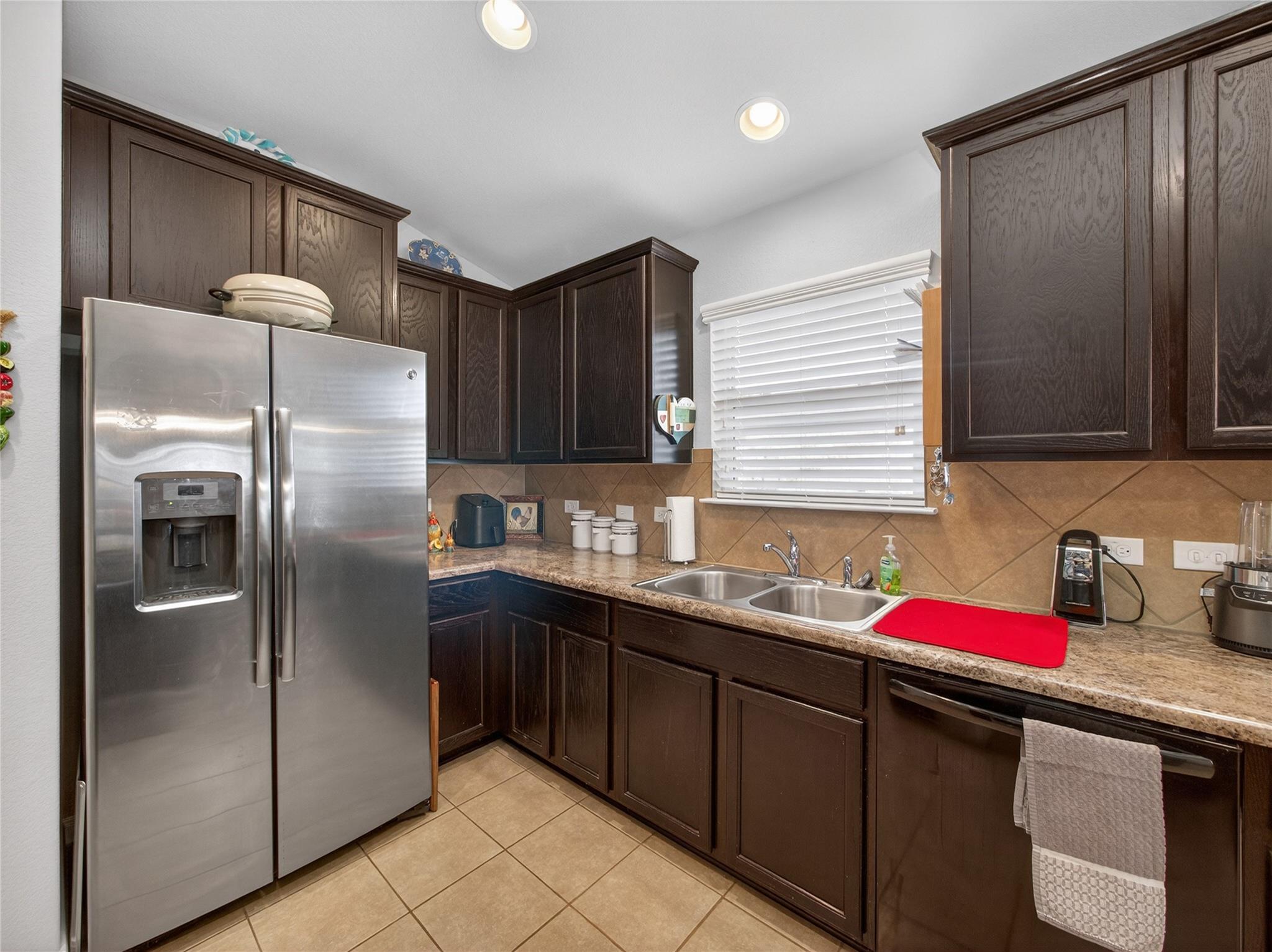 614 Lantana Ave, Lockhart, TX 78644