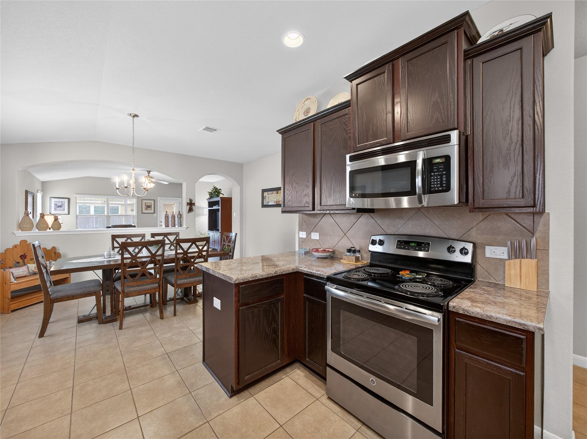 614 Lantana Ave, Lockhart, TX 78644