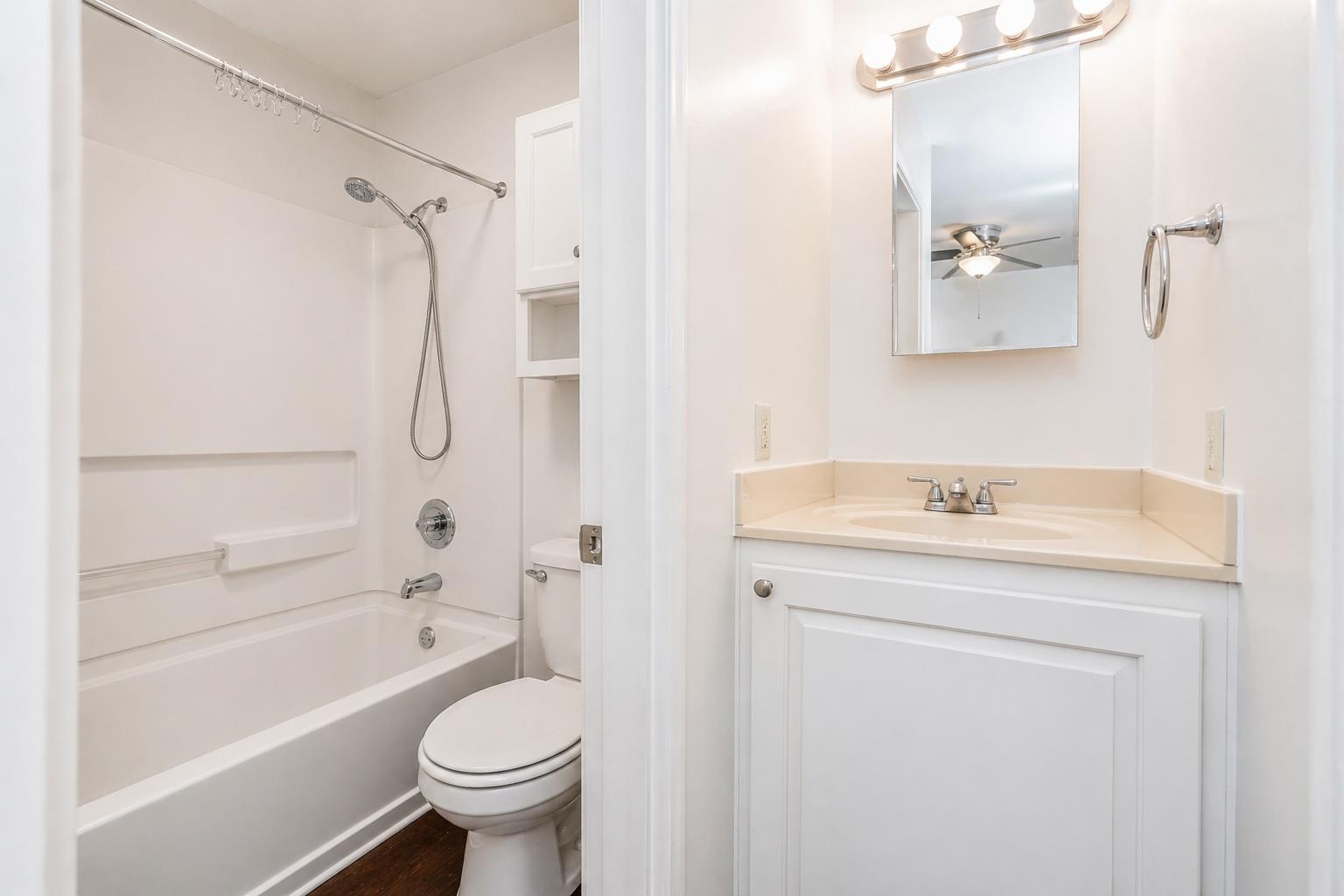 5608 Cougar Dr # 107, Austin, TX 78745