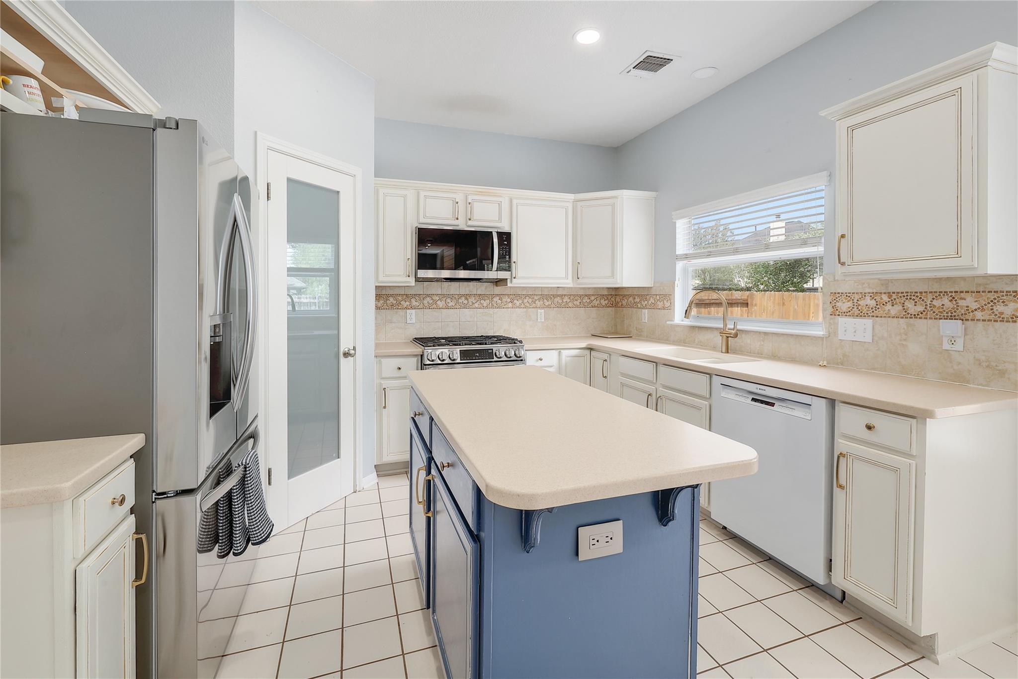 8106 Miller Falls Dr, Round Rock, TX 78681