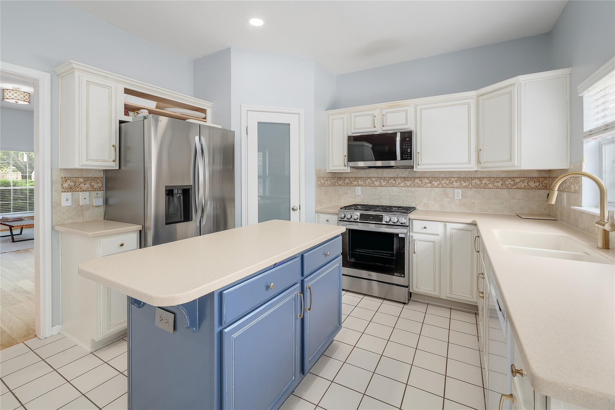 8106 Miller Falls Dr, Round Rock, TX 78681