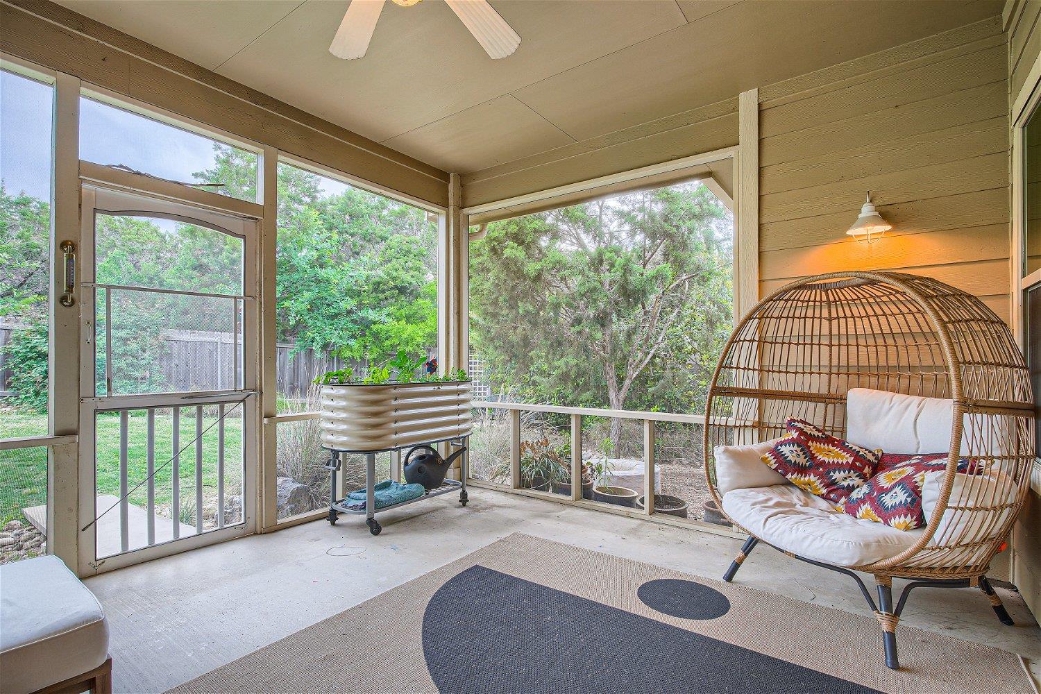 21825 Briarcliff Dr, Spicewood, TX 78669