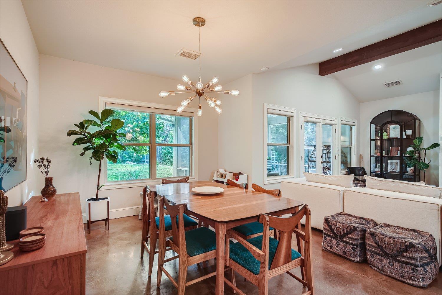 21825 Briarcliff Dr, Spicewood, TX 78669