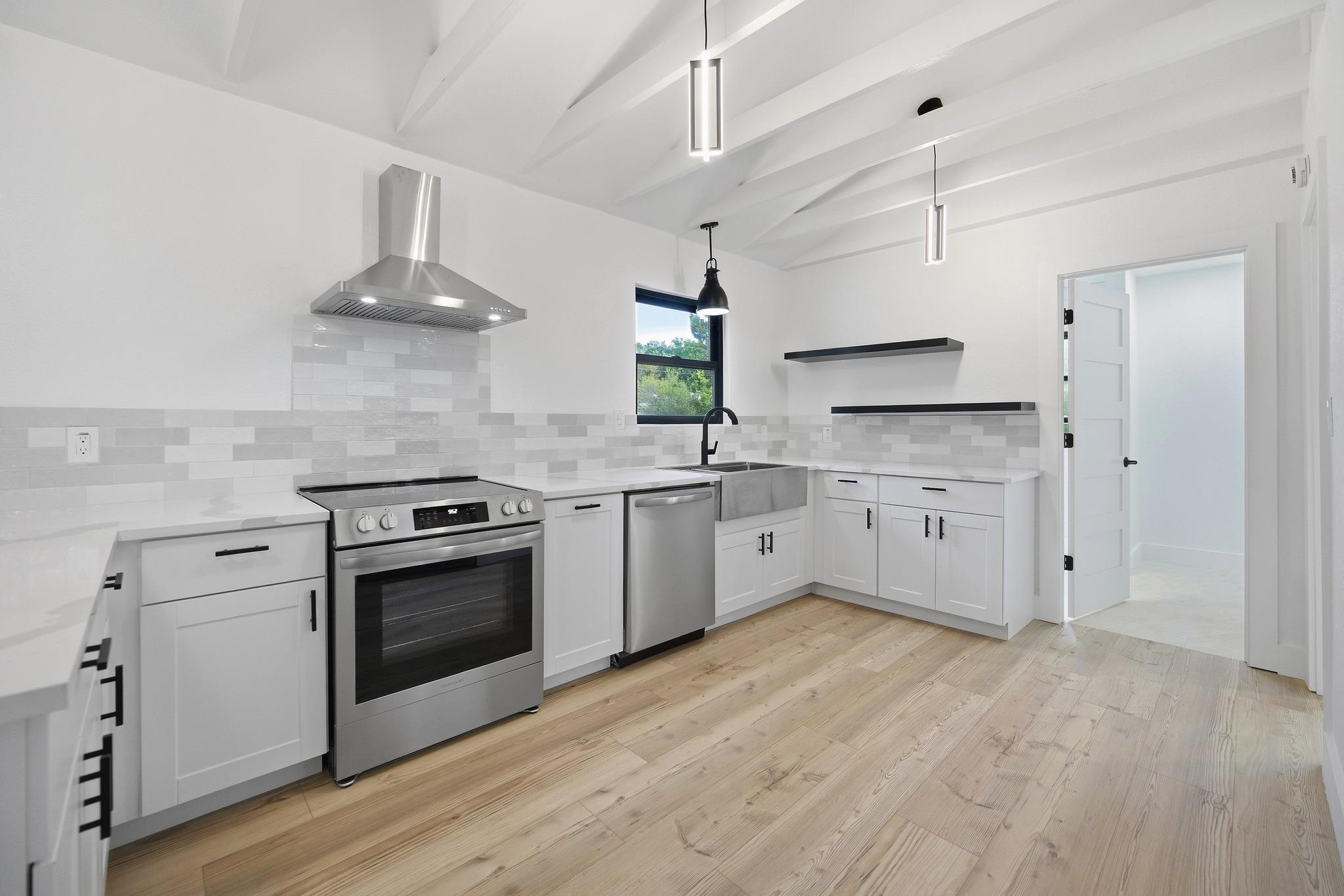 11013 Travis Dr, Jonestown, TX 78645