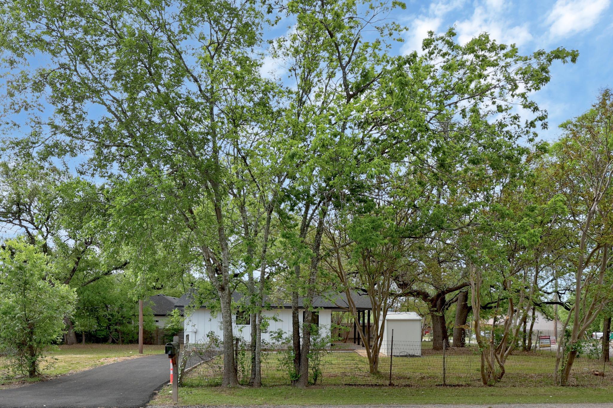 11013 Travis Dr, Jonestown, TX 78645